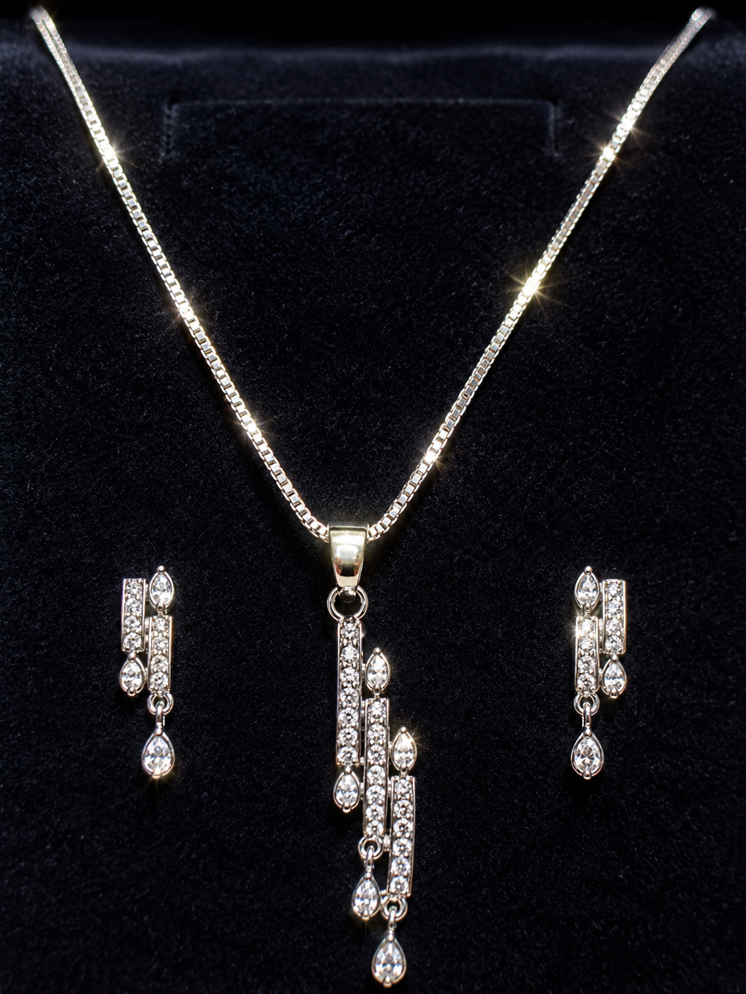 Luxury 1-One Carat Diamond Look Pendant Necklace & Earrings Set